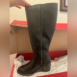 Women’s black boots